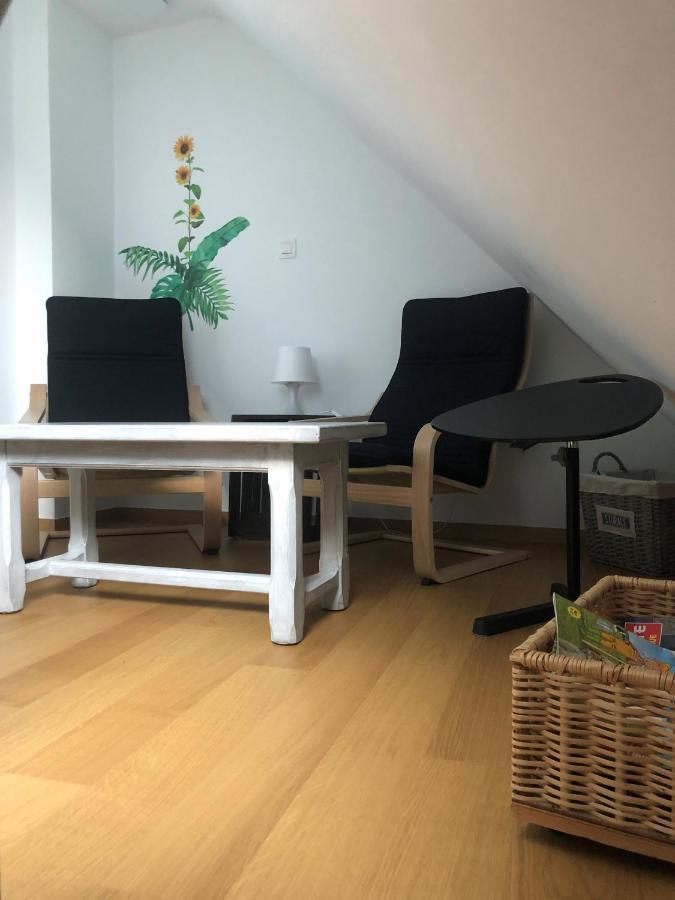 Gîte familiale ferme des aujes falaen Onhaye Extérieur photo