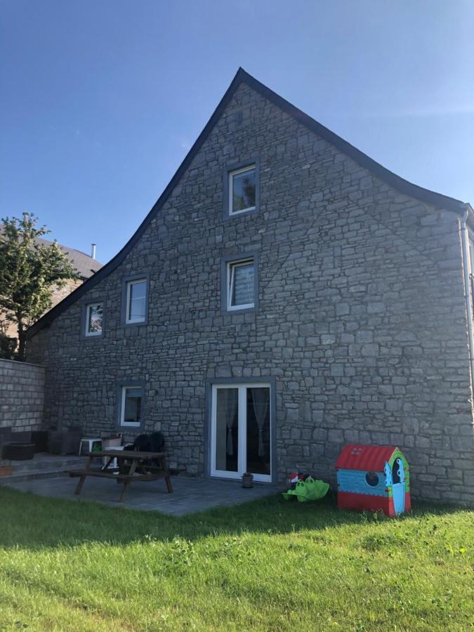 Gîte familiale ferme des aujes falaen Onhaye Extérieur photo