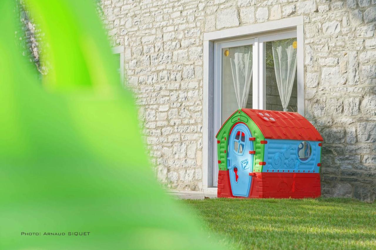 Gîte familiale ferme des aujes falaen Onhaye Extérieur photo