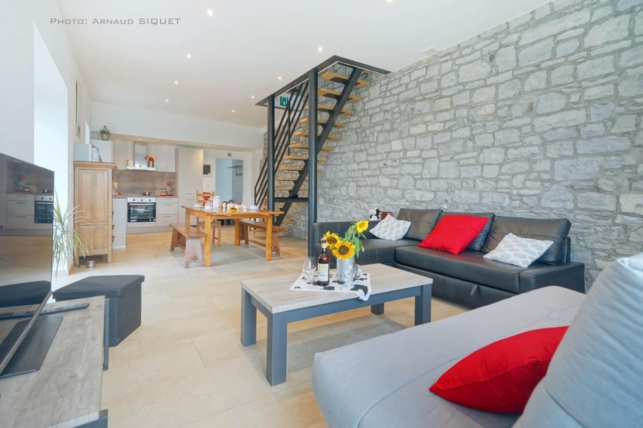 Gîte familiale ferme des aujes falaen Onhaye Extérieur photo